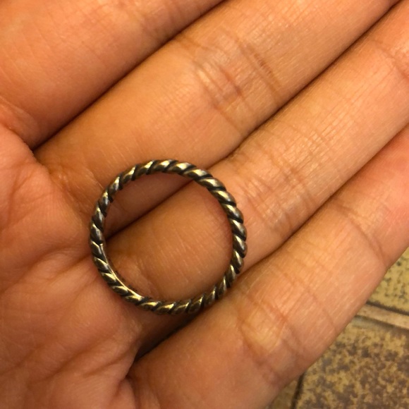 Gorgeous twisted ring - Picture 2 of 3